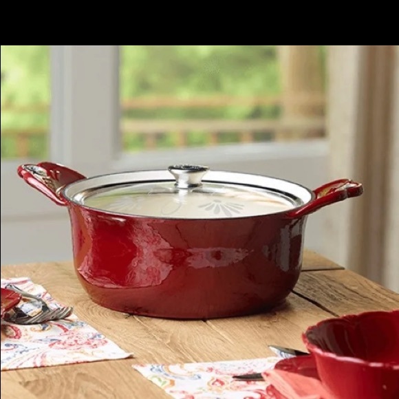Cast iron Dutch oven